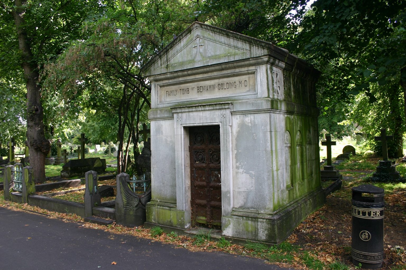 Benjamin Golding's tomb, Brompton Cemetery, London - 02.JPG